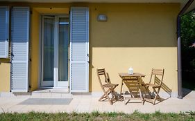 La Casa Dei Tigli - Bilocale Con Taverna E Giardino